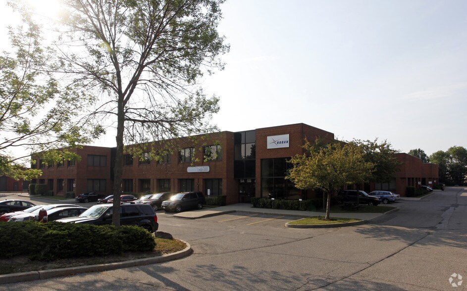 More Photos Of 165 Matheson Blvd E, Mississauga Warehouse For Lease