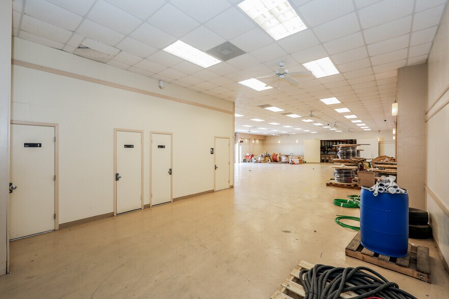 More Photos Of 5809 East Dr, Laredo Warehouse For Sale