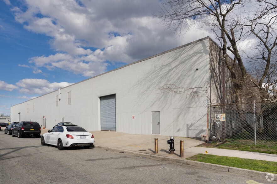 More Photos Of 145-69 226th St, Jamaica Warehouse For Lease