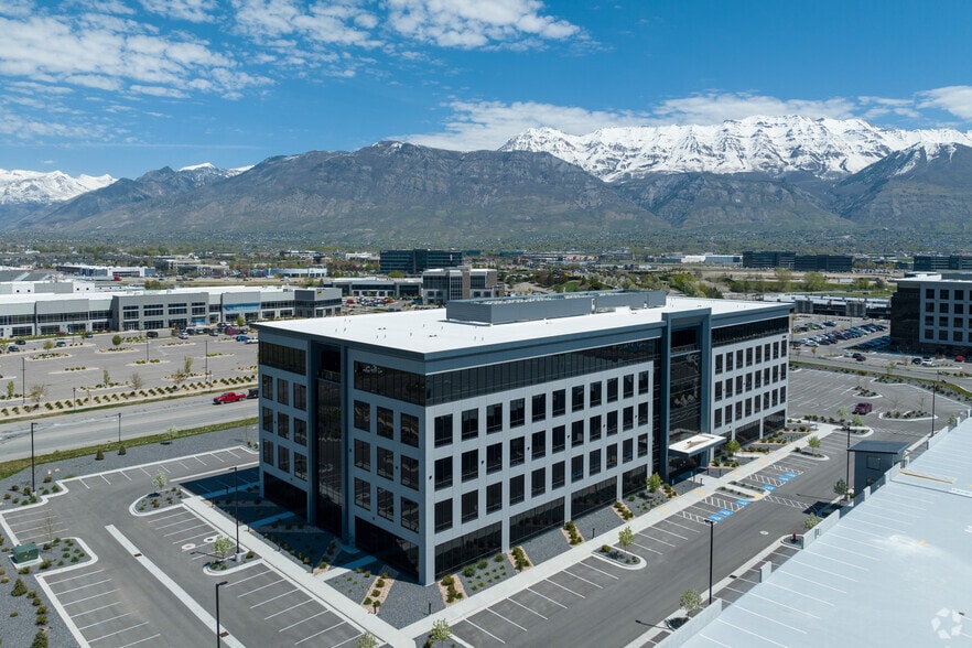 More Photos Of 2745 W 600 N, Lindon Office For Lease