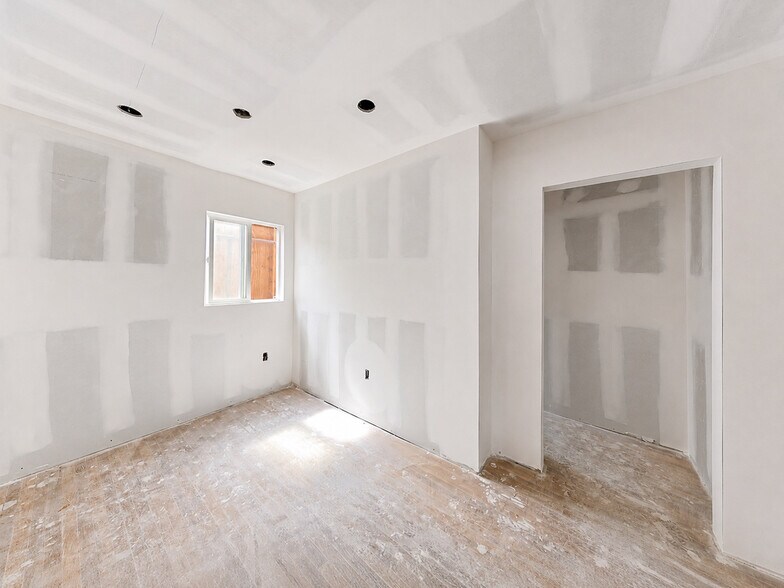 More Photos Of 14426 Friar St, Van Nuys Storefront For Sale
