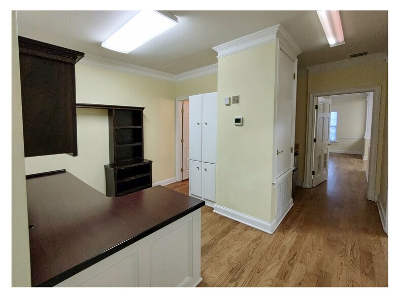 More Photos Of 250 John Knox Rd, Tallahassee Office For Lease