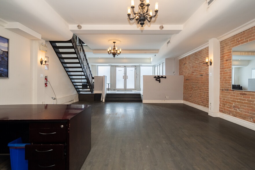 More Photos Of 1583 Rue Saint-Hubert, Montréal Medical For Sale