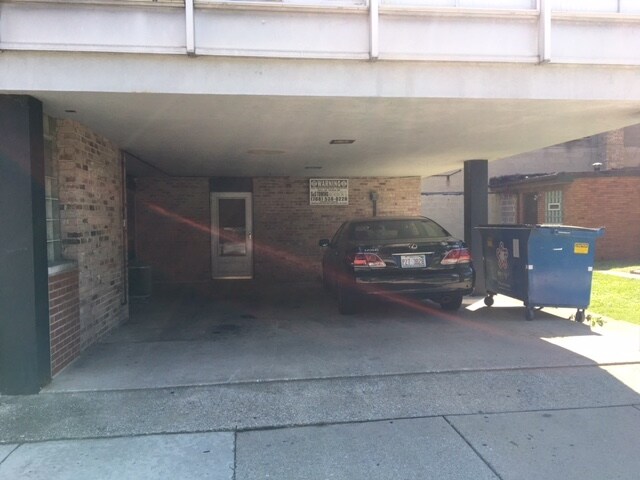 More Photos Of 3100 S Oak Park Ave, Berwyn Office For Sale