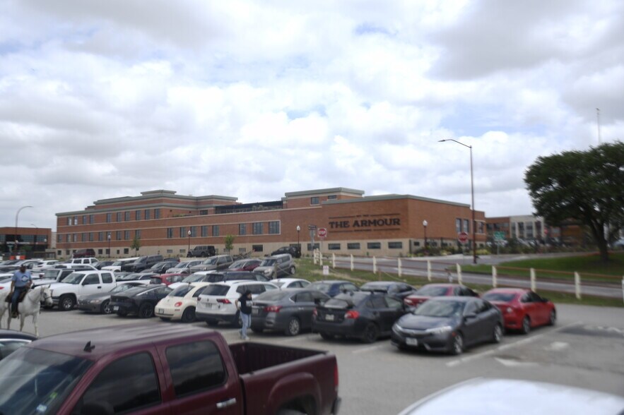 More Photos Of 601 E Exchange Ave, Fort Worth Office For Lease