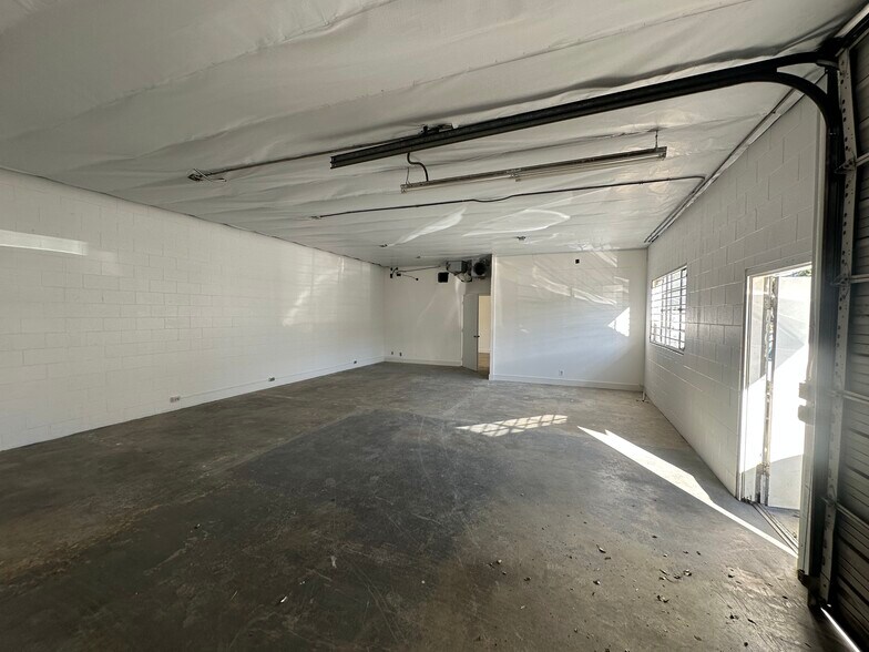 More Photos Of 400-402 W Chevy Chase Dr, Glendale Manufacturing For Lease