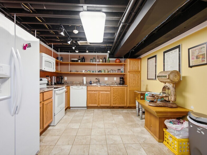 More Photos Of 35000-35008 Division Rd, Richmond Medical For Sale