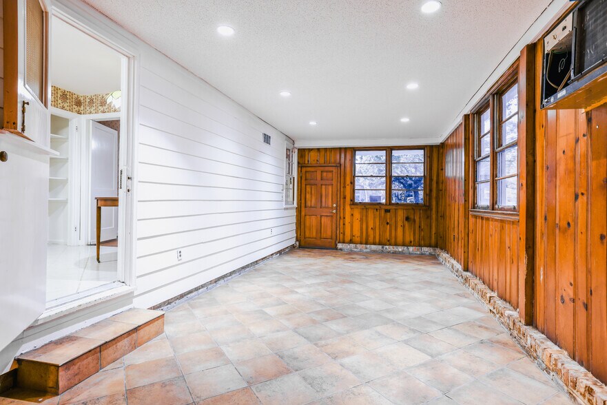 More Photos Of 112 E Derenne Ave, Savannah Office For Sale