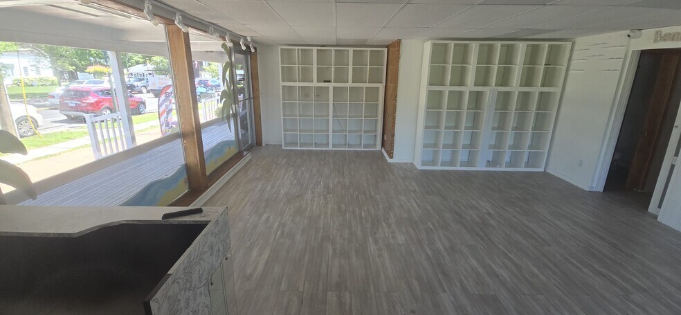 More Photos Of 107 W Montauk Hwy, Hampton Bays General Retail For Lease