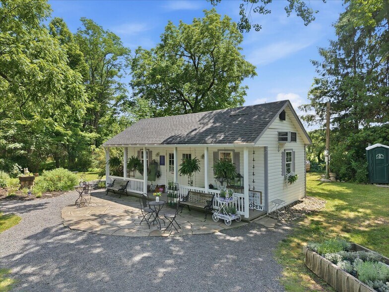 More Photos Of 5822 Paradise Valley Rd, Cresco Freestanding For Sale