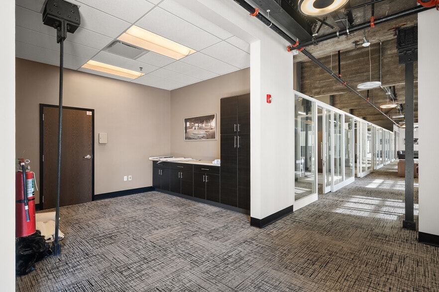 More Photos Of 1600 N Broadway, Saint Louis Manufacturing For Sale