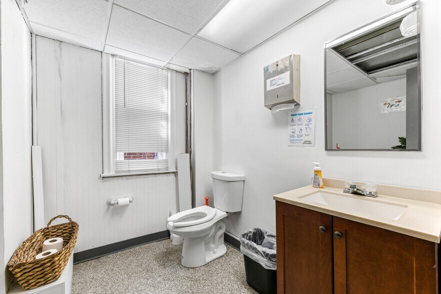 More Photos Of 21 W 25th St, Baltimore Office For Sale