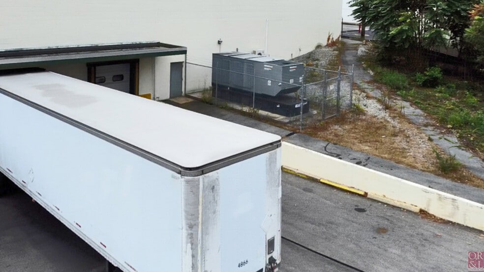 More Photos Of 12 Bridge St, Deep River Light Manufacturing For Sale