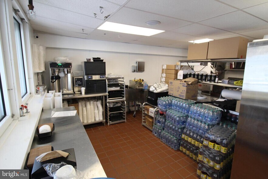 More Photos Of 510 N Bay Ave, Beach Haven Office For Sale