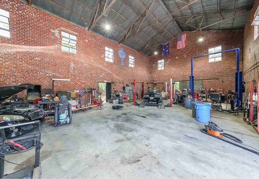 More Photos Of 250 Cleveland St, Locust Grove Industrial For Sale