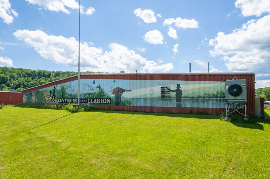 More Photos Of 11 Gillis Ave, Ridgway Manufacturing For Lease