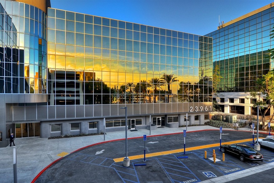 More Photos Of 23961 Calle de la Magdalena, Laguna Hills Medical For Lease