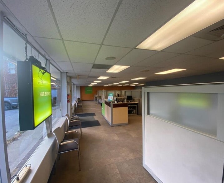 More Photos Of 25 E Penn St, Uniontown Storefront Retail Office For Lease
