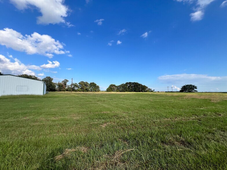 207 Emberson Chapel Rd, Pilot Point, TX 76258 Showroom For Sale