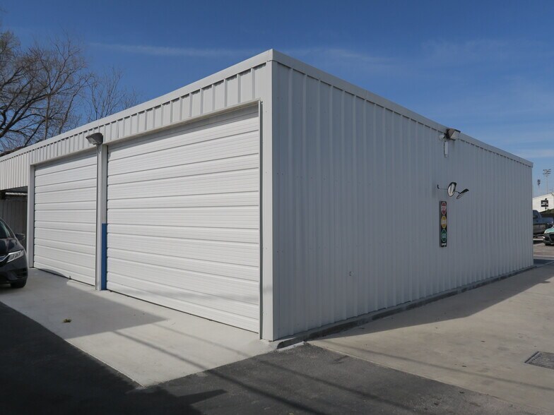More Photos Of 5715 Star Ln, Houston Warehouse For Lease