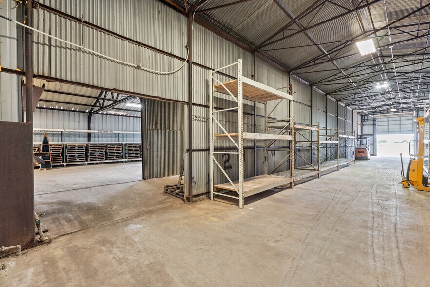 More Photos Of 8602 Broadway St, Galveston Warehouse For Sale