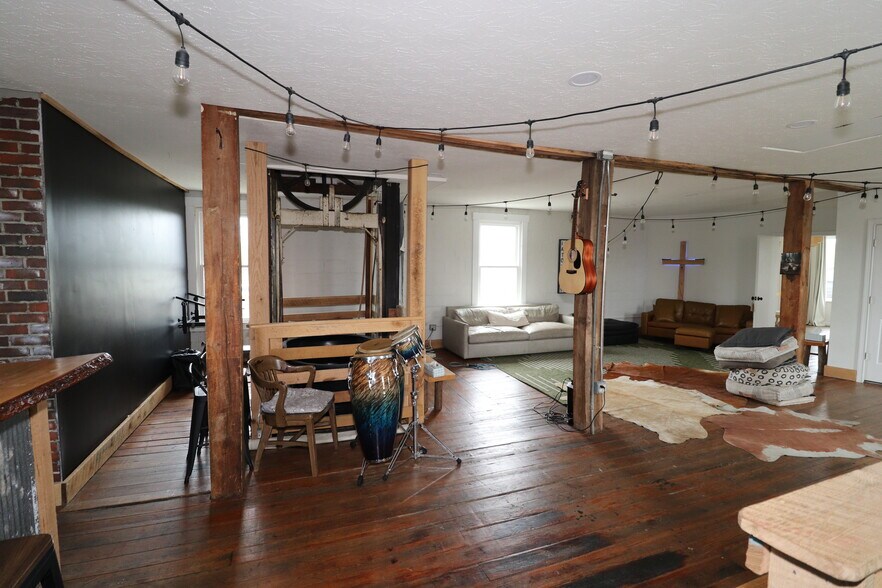 More Photos Of 139 S Broadway St, Blanchester Storefront Retail Residential For Sale