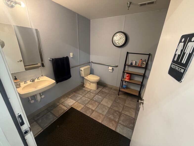 More Photos Of 2970 S Tejon St, Englewood Warehouse For Sale