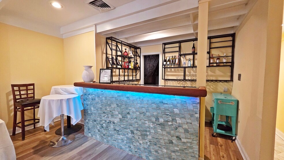 More Photos Of 305 S Washington St, Alexandria Restaurant For Lease