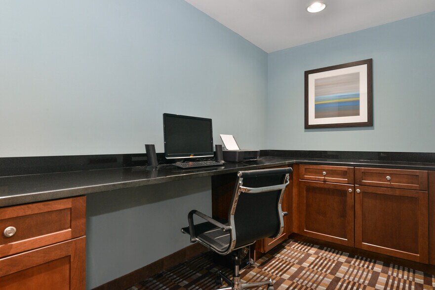 More Photos Of 3675 S 6th St, Springfield Hotel For Sale