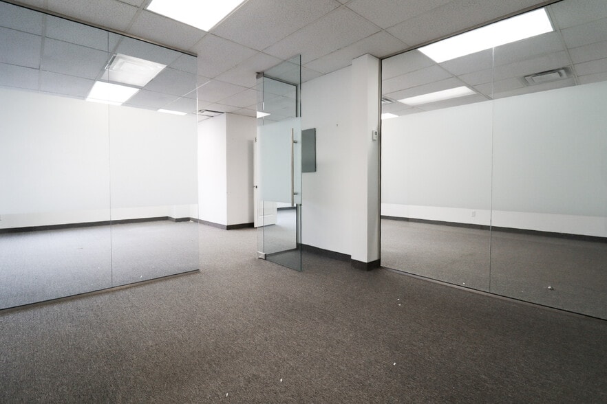 More Photos Of 734-752 Sheppard Ave E, Toronto Unknown For Lease