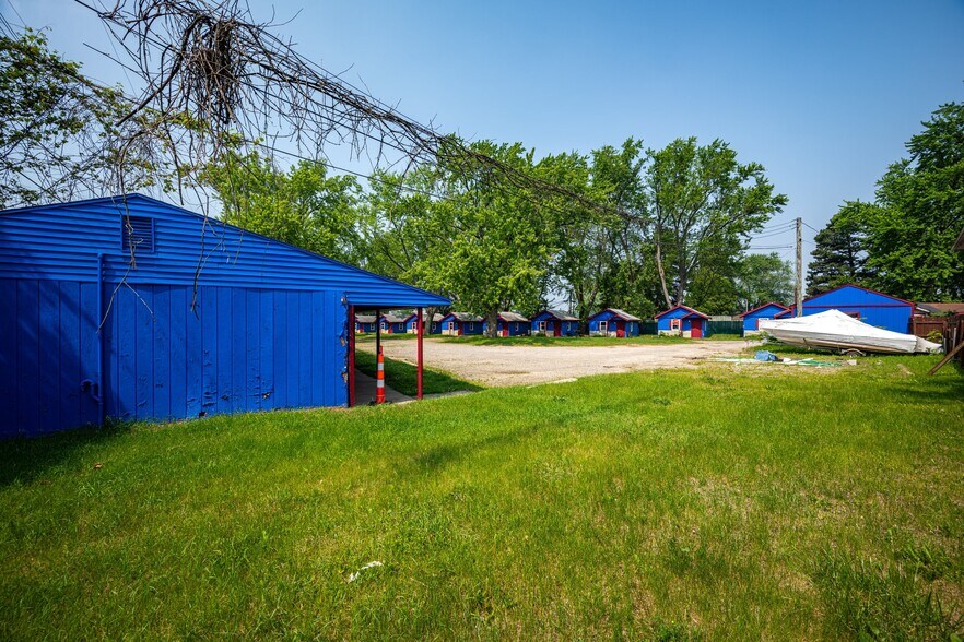 More Photos Of 8230 Highland Rd, White Lake Hotel For Sale