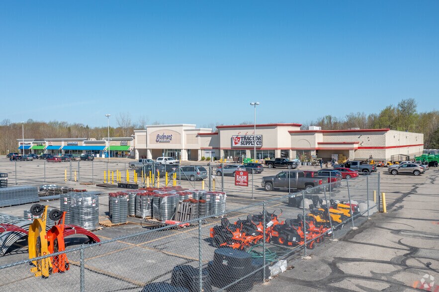 More Photos Of 6581-6603 N Ridge Rd, Madison Freestanding For Lease