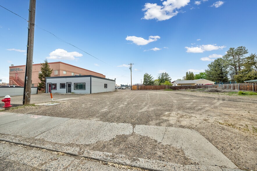 More Photos Of 361 SW 12th St, Ontario Specialty For Sale
