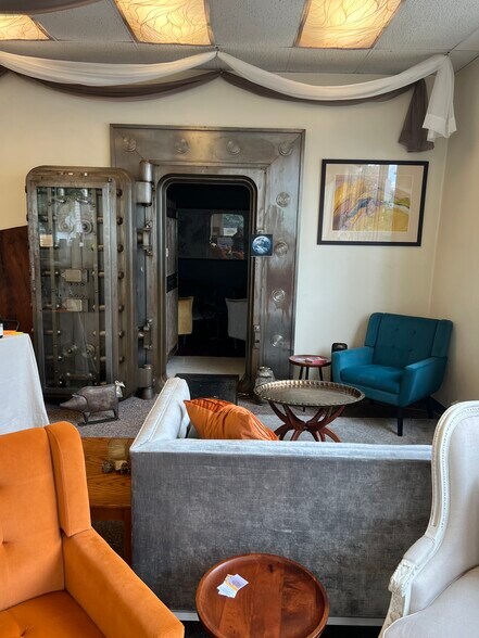 More Photos Of 502 Trade St, Amity Freestanding For Sale