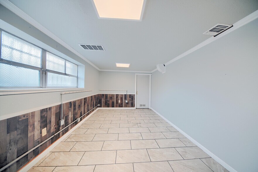 More Photos Of 33 E Magnolia St, Stockton Office For Lease