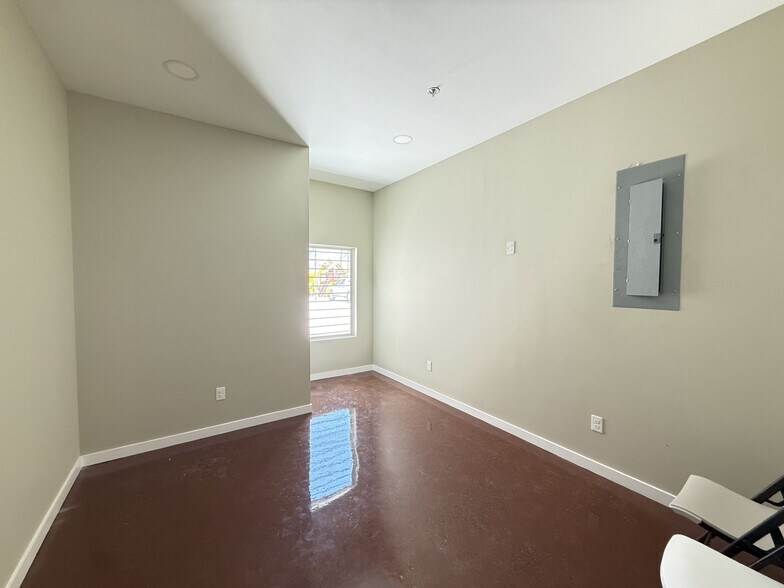 More Photos Of 200 W Cano St, Edinburg Religious Facility For Lease