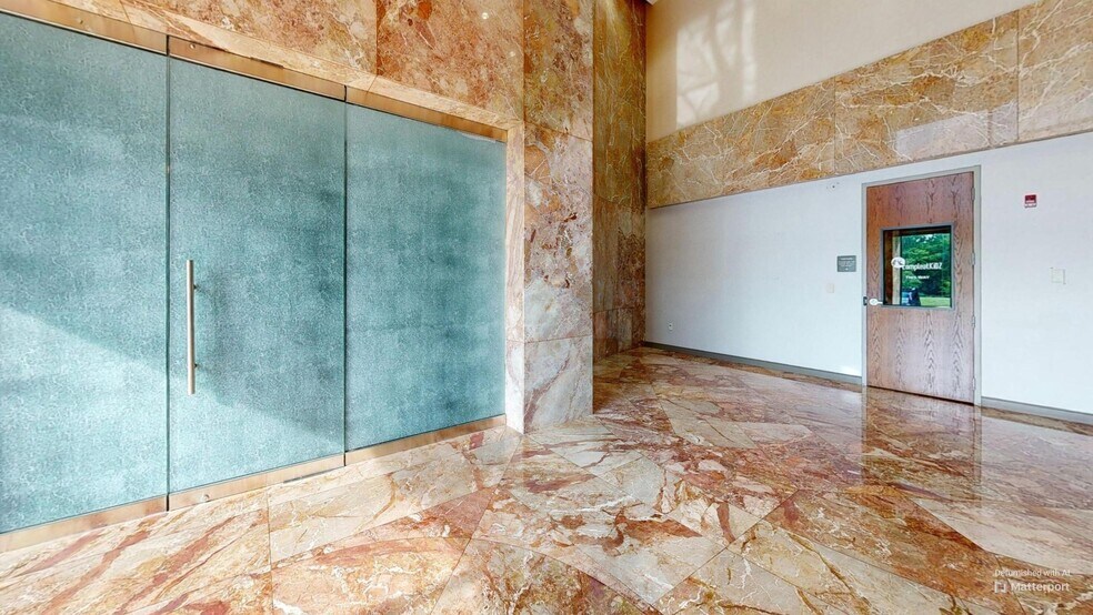 More Photos Of 9401 Arrowpoint Blvd, Charlotte Office For Lease