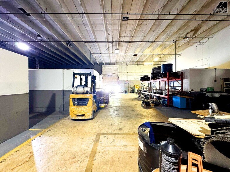 More Photos Of 5601-5603 NW 159th St, Hialeah Manufacturing For Lease