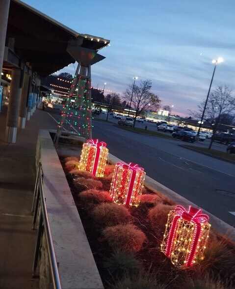 More Photos Of 7500 Lundy's Ln, Niagara Falls Freestanding For Lease