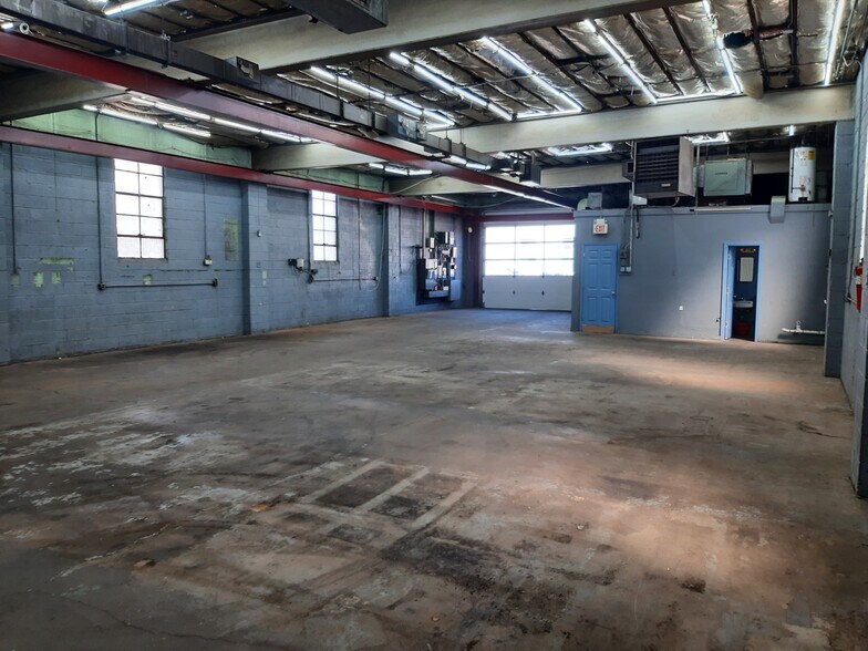More Photos Of 11 Carnegie St, Linden Service For Lease