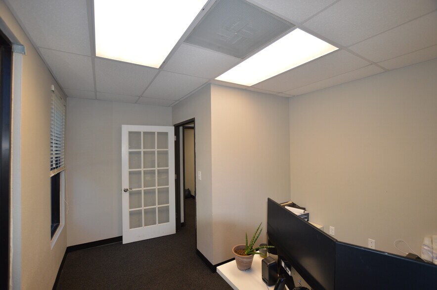 More Photos Of 201-207 S Allen Dr, Allen Office For Sale