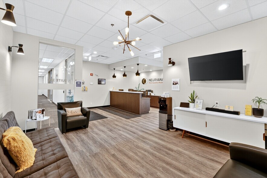 More Photos Of 2020 4th St SW, Calgary Office For Lease