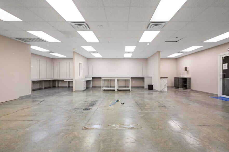 More Photos Of 106 Abigayles Row, Scott Warehouse For Sale