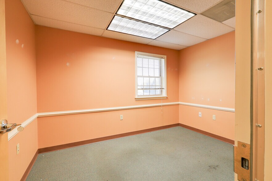 More Photos Of 604 Solarex Ct, Frederick Medical For Lease