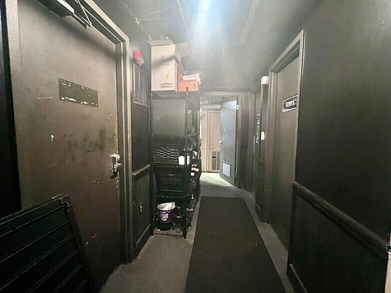 More Photos Of 95 S Main St, Memphis Storefront Retail Office For Sale