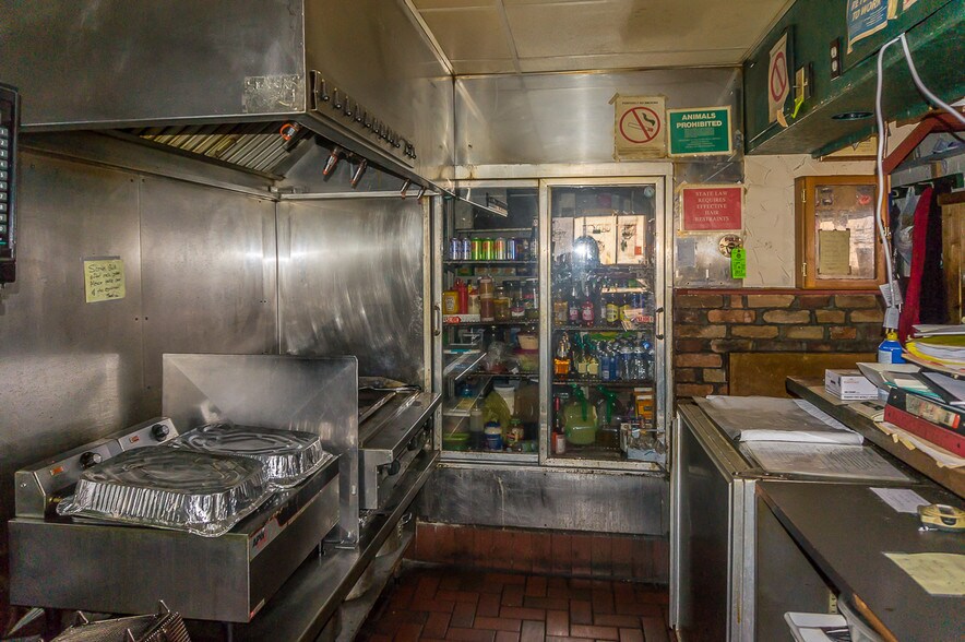 More Photos Of 318 W North Water St, New London Bar For Sale