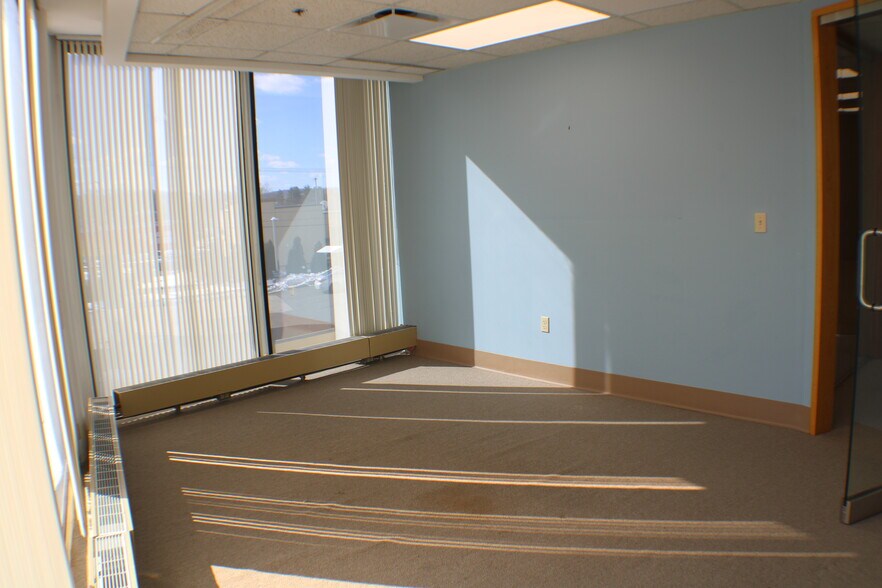 More Photos Of 97 Washington Ave, North Haven Medical For Lease