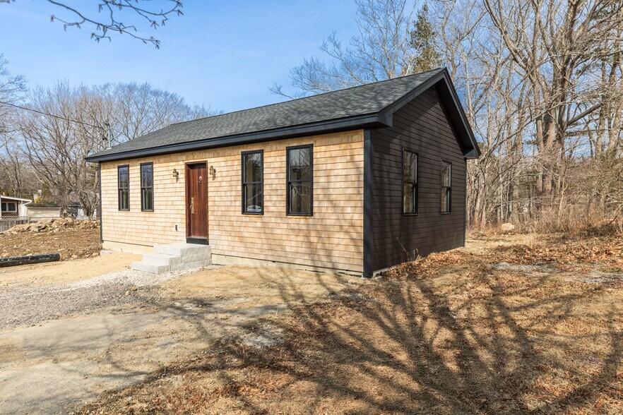 More Photos Of 22 Pioneer Rd, Rye Office Residential For Sale