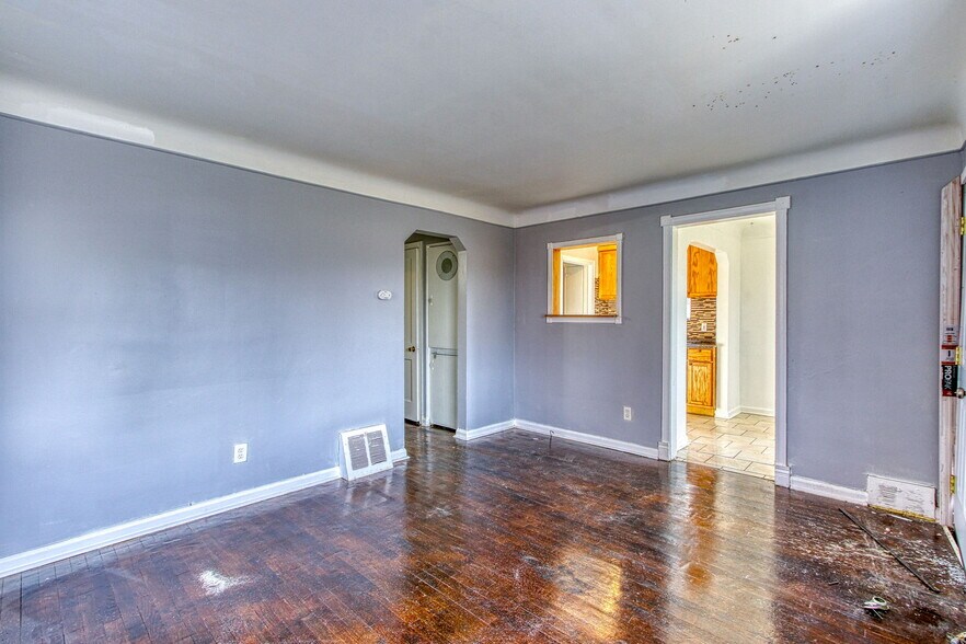 More Photos Of 12014 Duchess St, Detroit Flex For Sale