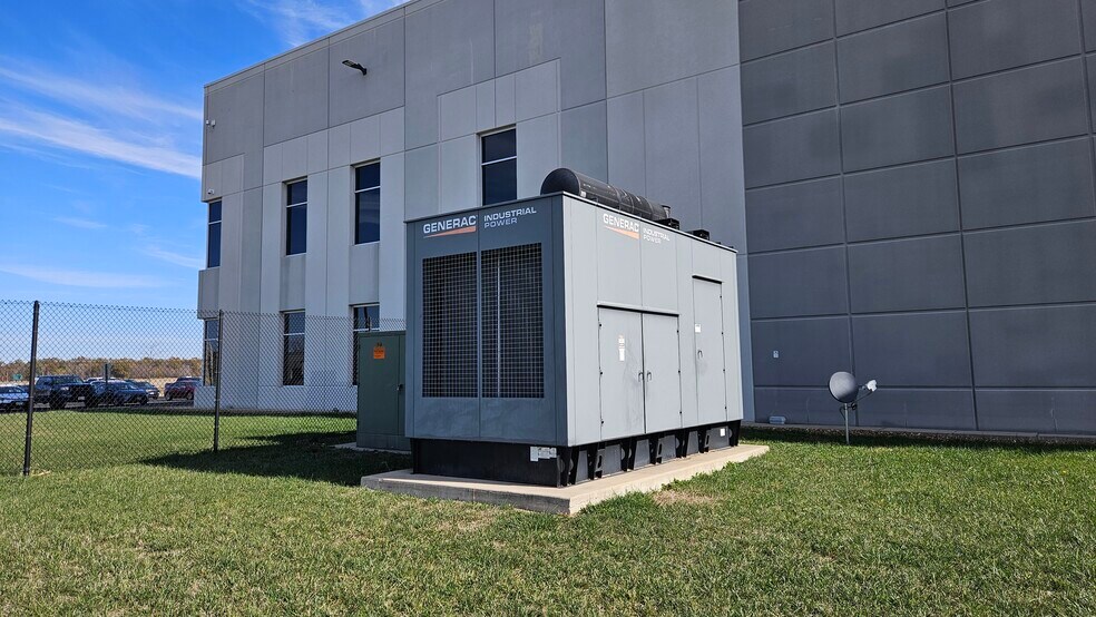 More Photos Of 1010 Brewbaker Dr, Saint Elmo Distribution For Lease